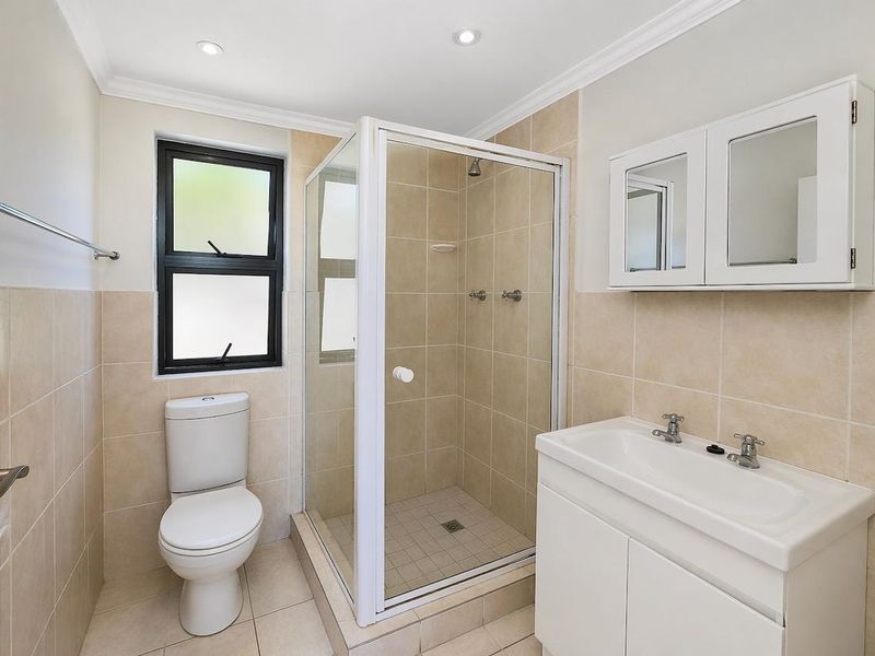 Stylish, Light-Filled Townhouse in Sought-After Royal Ascot - Photo 10