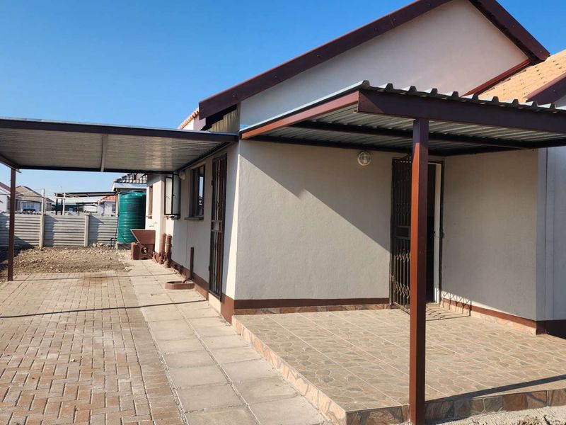 Home Sweet Home in Platinum Village - Photo 2