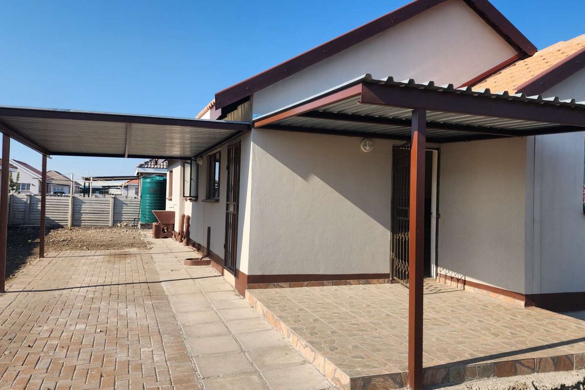 Home Sweet Home in Platinum Village - Photo 2