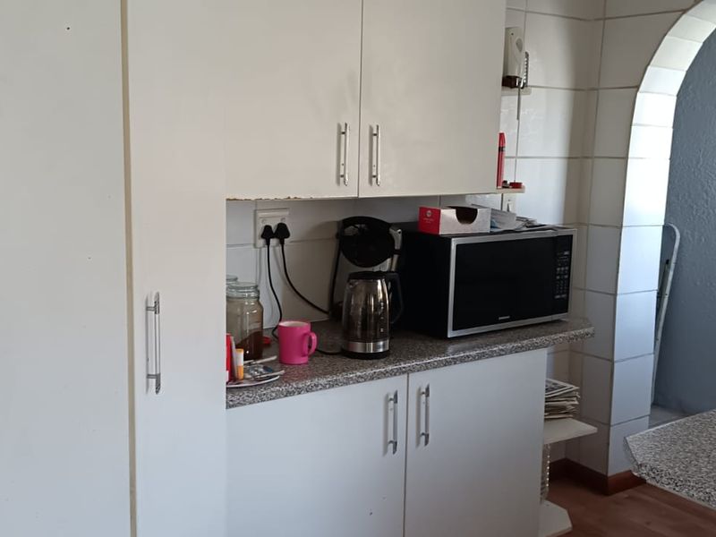 Spacious 4-Bedroom Family Home + Study on a Corner Stand in Quiet Crystal Park Street! - Photo 8