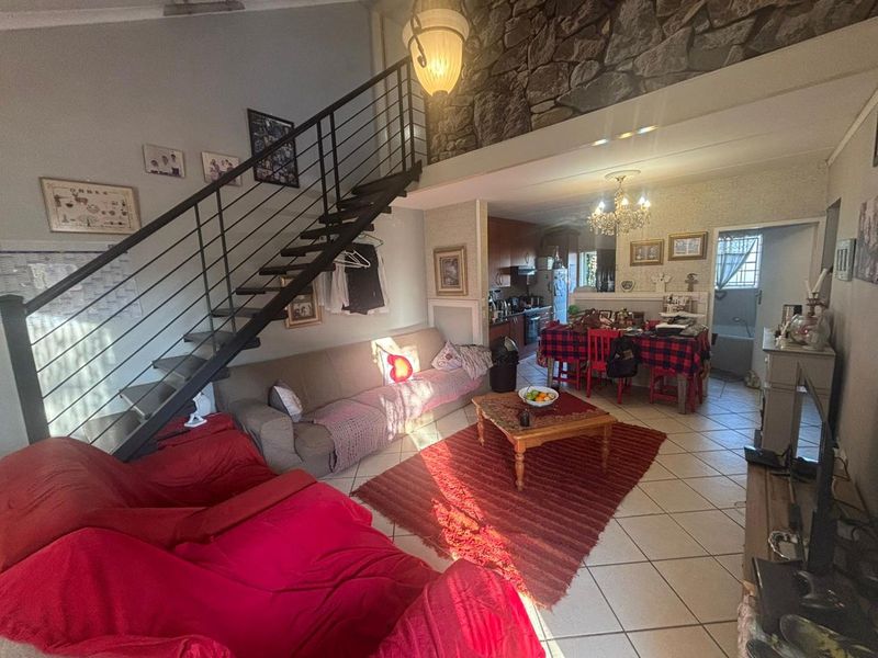 Stunning 3-Bedroom Double-Storey Townhouse to Rent – Amberfield, Rooihuiskraal North - Photo 2