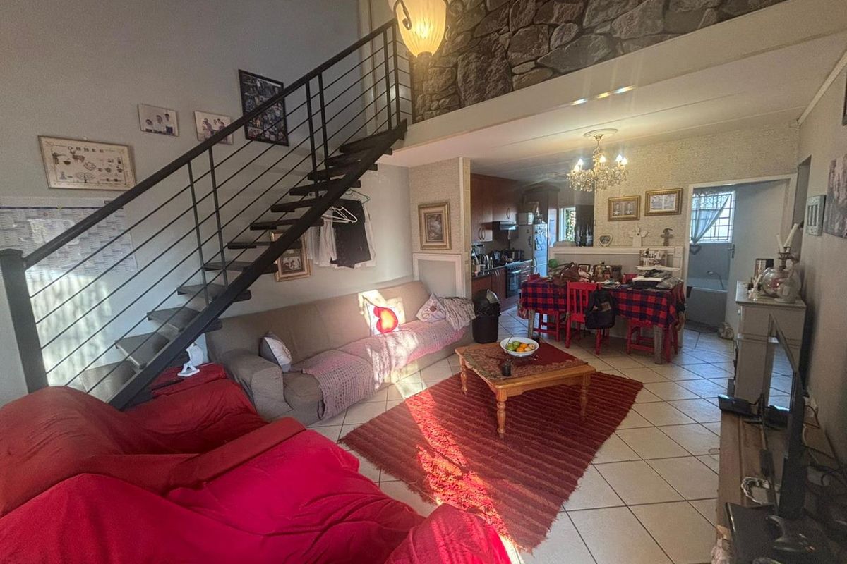 Stunning 3-Bedroom Double-Storey Townhouse to Rent – Amberfield, Rooihuiskraal North - Photo 2