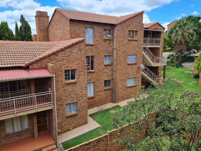 Property #1930225, Townhouse Pending Sale in Hennopspark