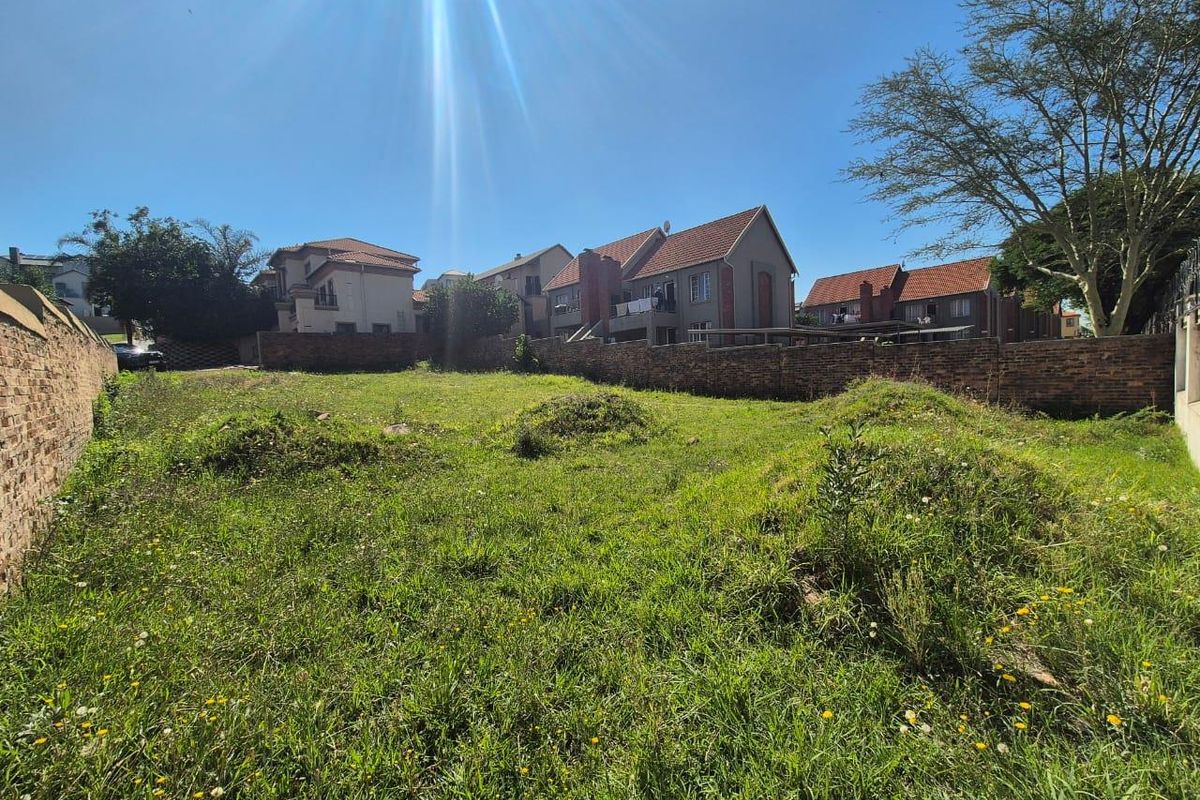 595 m2 vacant stand in a secure estate - Photo 2