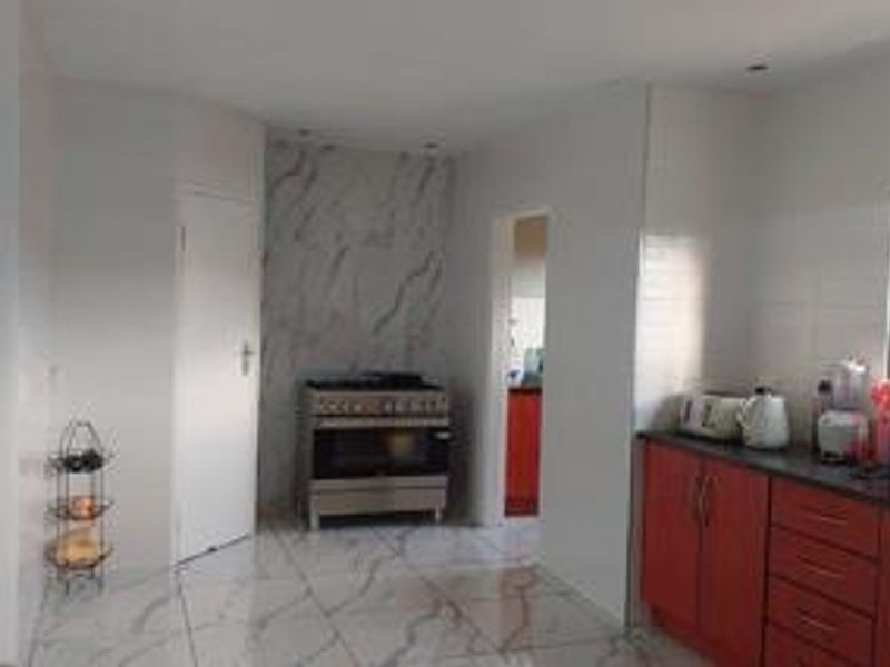 3 Bedroom House for Sale in Doornpoort - Photo 7