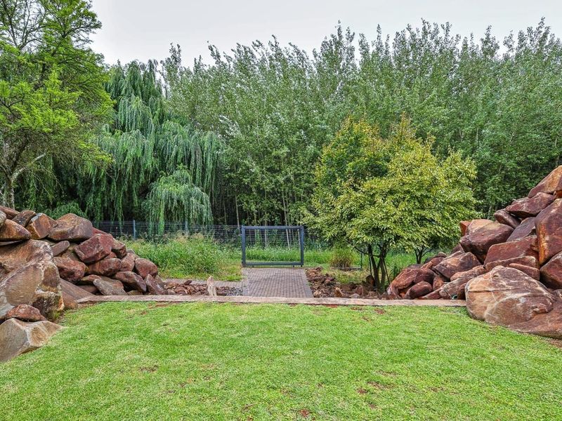 An Iconic Riverfront Estate Residence in Blue Water Creek, Zwavelpoort - Photo 4