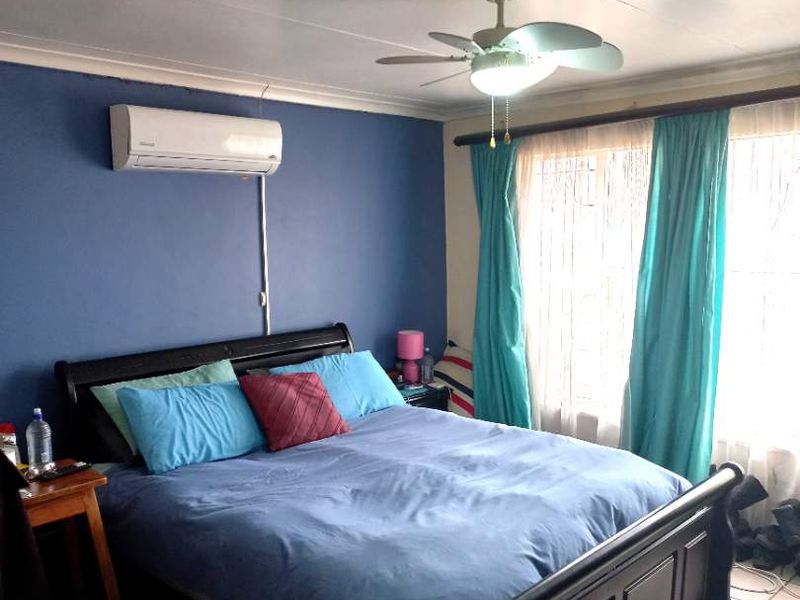 Spacious 3 bedroom home+ spacious 2 bed flat!  Solar Electricity always a great Help! - Photo 8