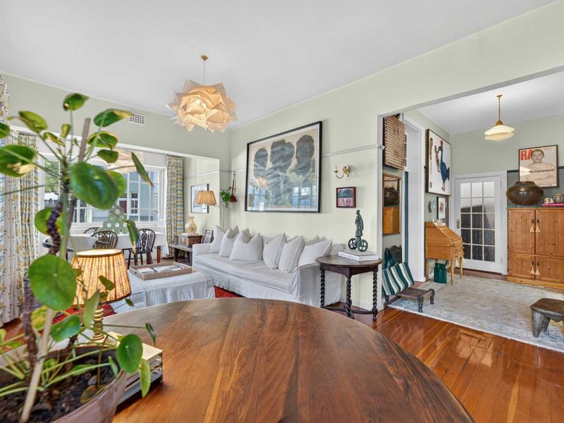 Art Deco Gem with Private Garden - Photo 2
