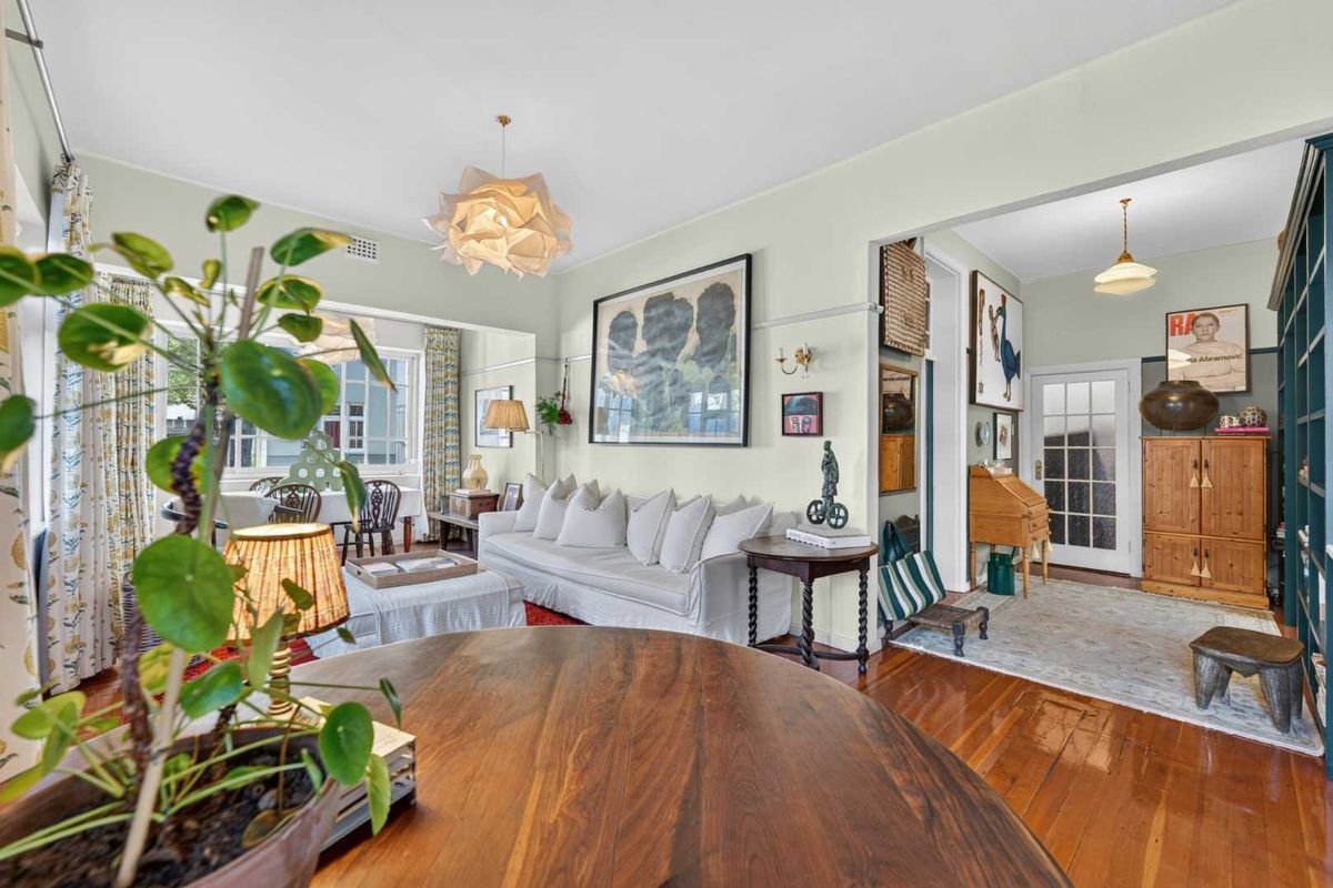 Art Deco Gem with Private Garden - Photo 2