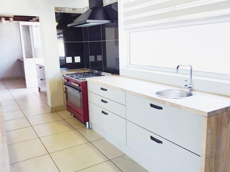 Swakopmund-To Let- N$31 000 - Photo 6