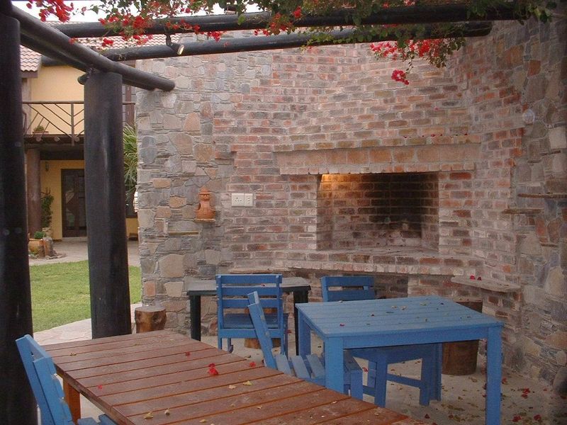 CLASSIC GERMAN STYLE HOME WITH GARDEN FLAT ON DOUBLE ERF - Photo 9