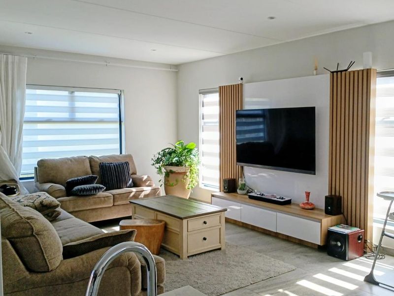 Modern 3 Bedroom 2.5 Bath EDGE-Certified Home To Rent - Photo 6