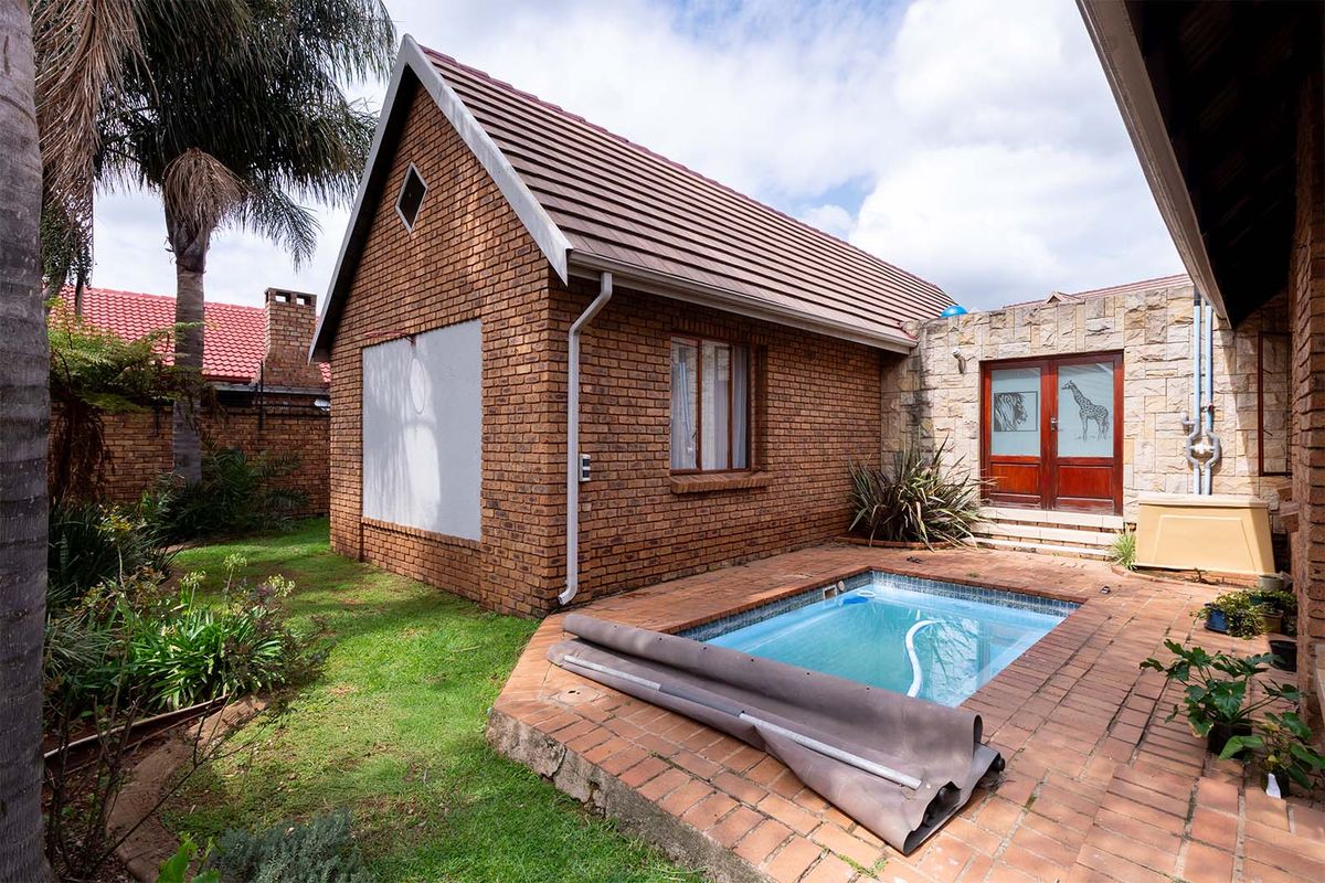 Lovely 3-bedroom facebrick home with a pool situated in a secure estate in Glen Marais - Photo 4