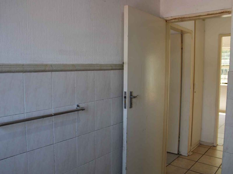 Garden Apartment Close to Mall of Africa - Photo 8