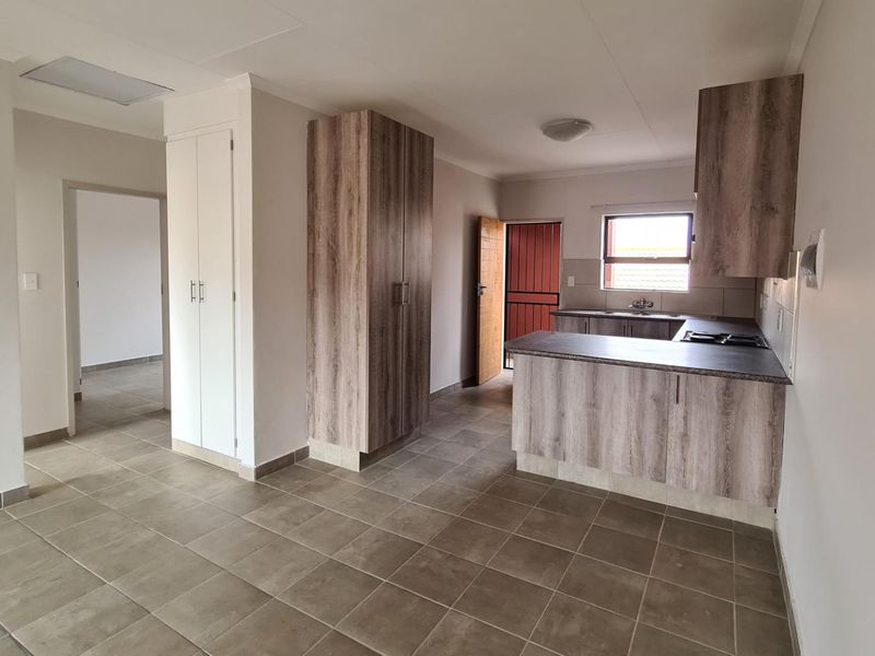 Perfect Second Floor 2Bedroom lockup and go! - Photo 4