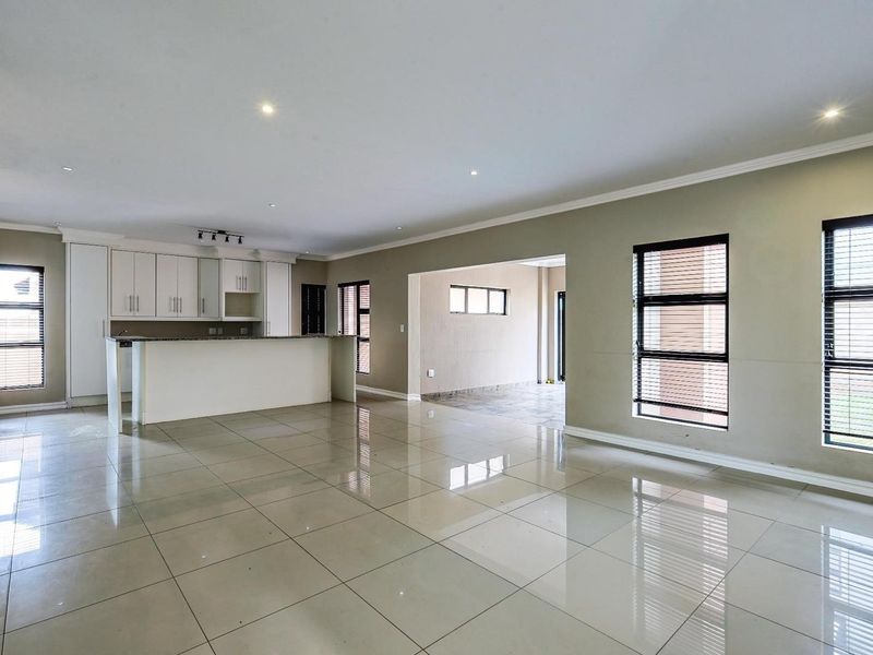 **Charming Family Haven in Highlands Estate** - Photo 5