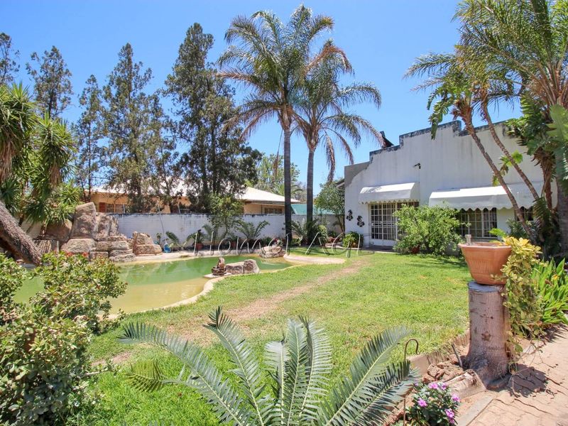 Otjiwarongo :  Entertainers Home For Sale - Photo 2