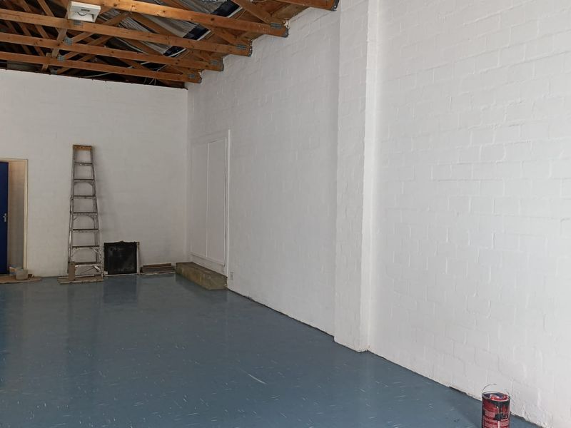 193m2 TO LET HIGHLY VISIBLE, DRIVE-IN ACCESS : RETAIL / OFFICE / WAREHOUSE / - Photo 8