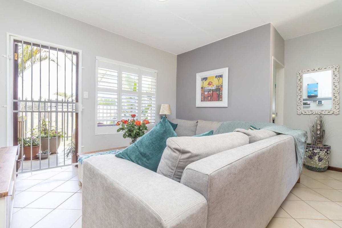 Charming Ground Floor Unit in Prime Honeypark Location - Photo 3