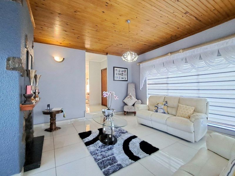 4 Bedroom House for sale in Albemarle - Photo 2