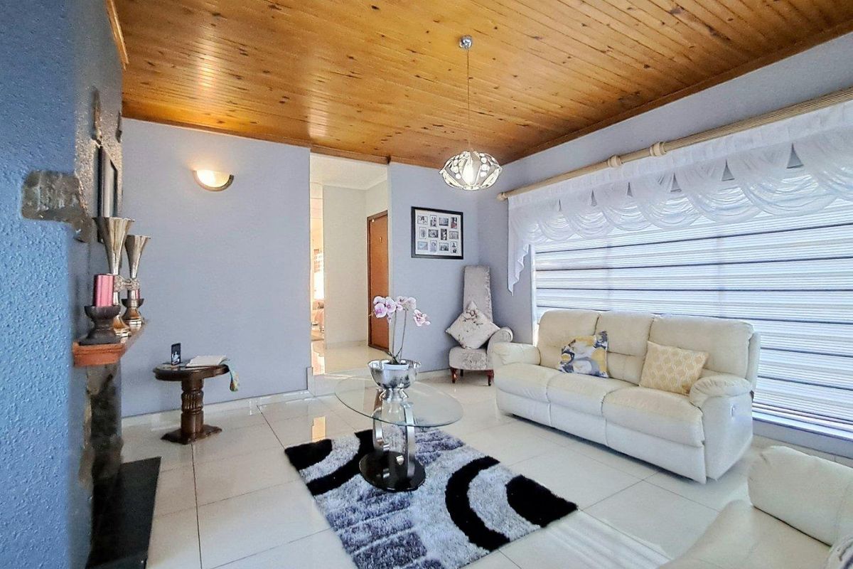 4 Bedroom House for sale in Albemarle - Photo 2
