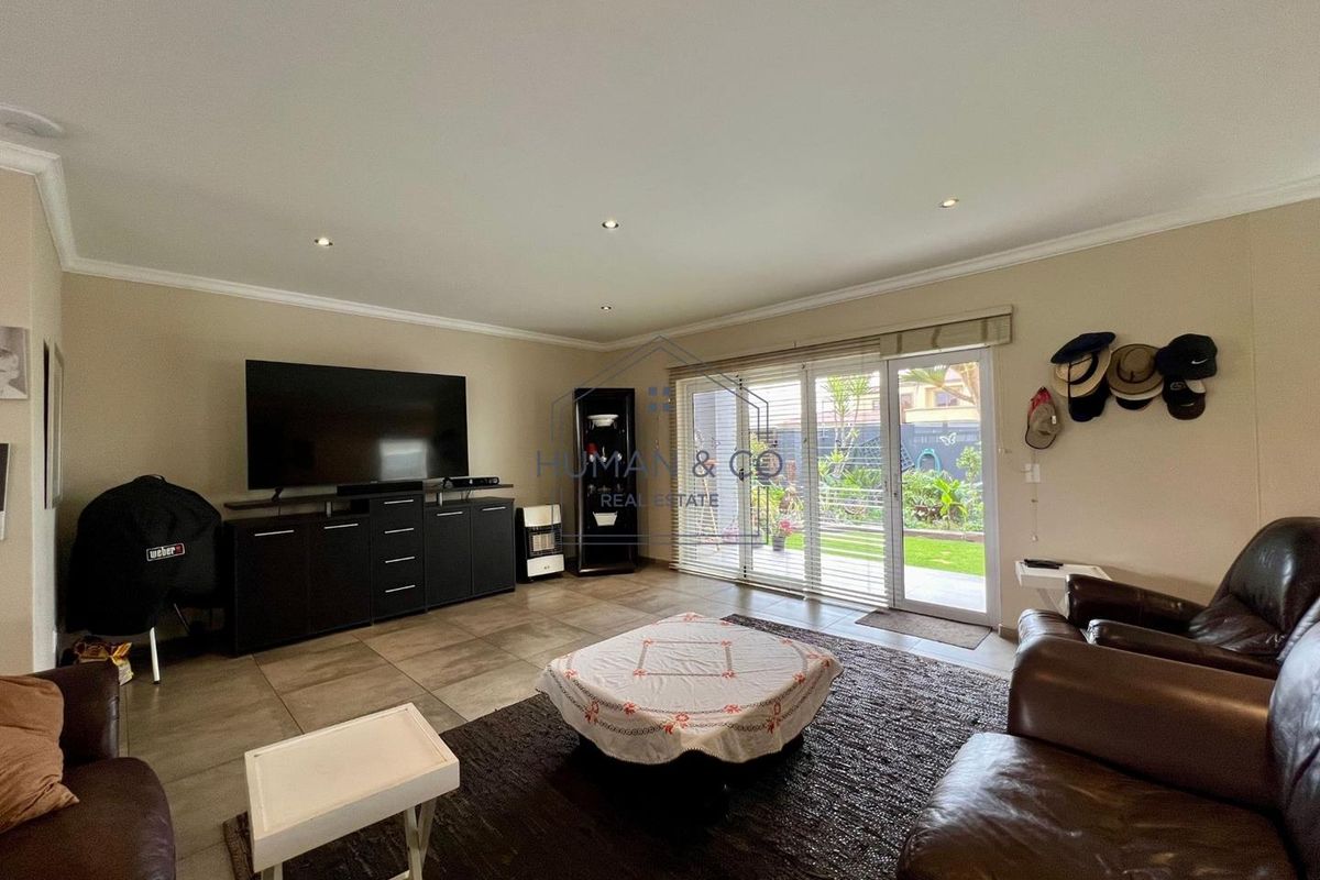 Modern 3-bedroom home with 2 bed-cottage in prime Lagoon Area - Photo 4