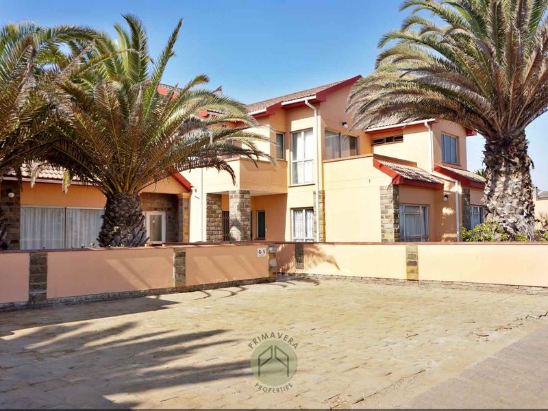 6 Bedroom Double-Storey House WITH TWO FLATS For Sale in Hage Heights, Swakopmund - Photo 4