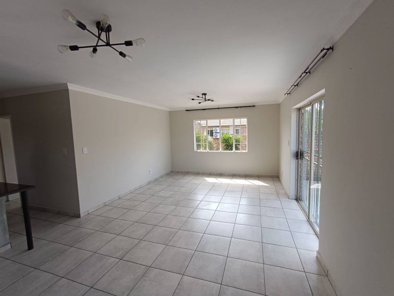 RIETVALLEIRAND - UPGRADED 2 BEDROOM  - 2 BATHROOM TOWNHOUSE WITH SOLAR SYSTEM - Photo 7