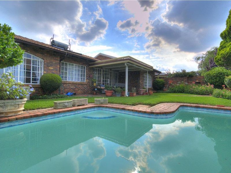 Pet friendly face-brick simplex in Prime Area! - Photo 3