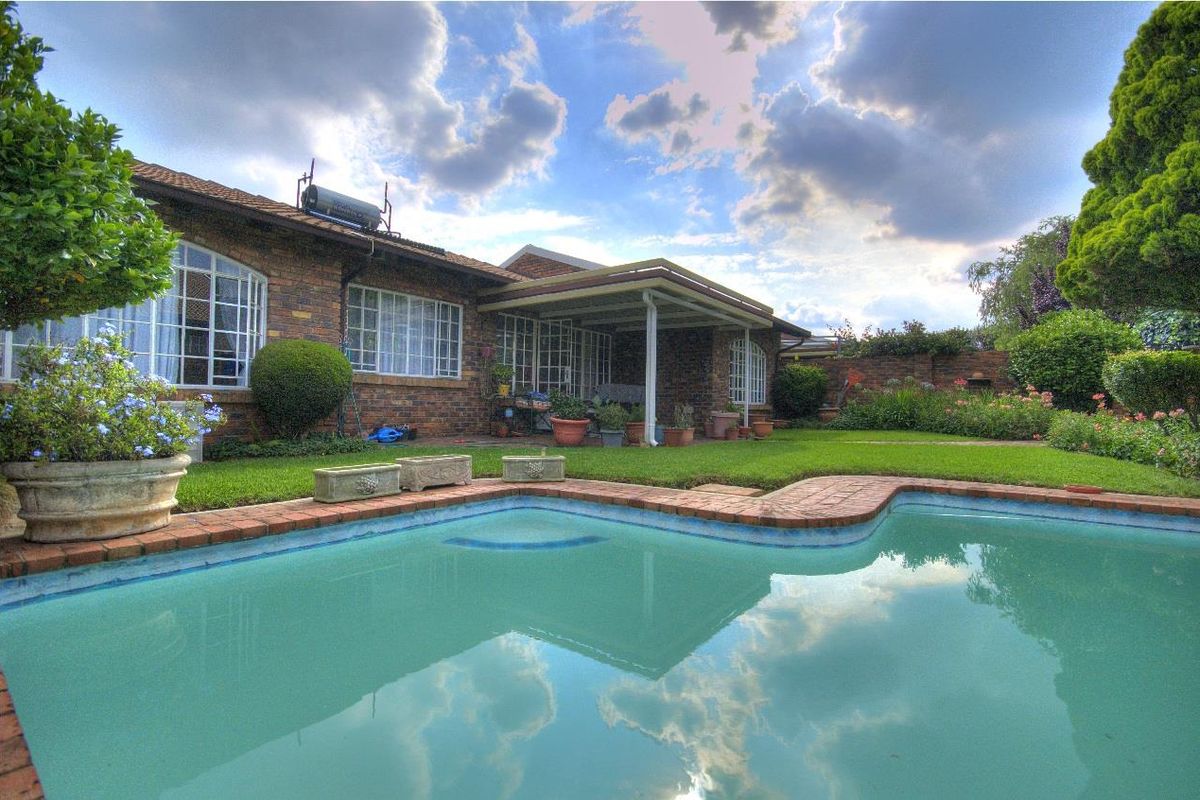 Pet friendly face-brick simplex in Prime Area! - Photo 3
