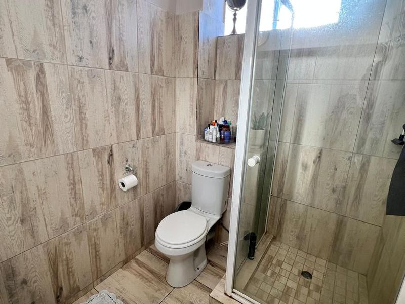 Fully Furnished North Facing Apartment in Secure Windhoek Complex - Photo 4