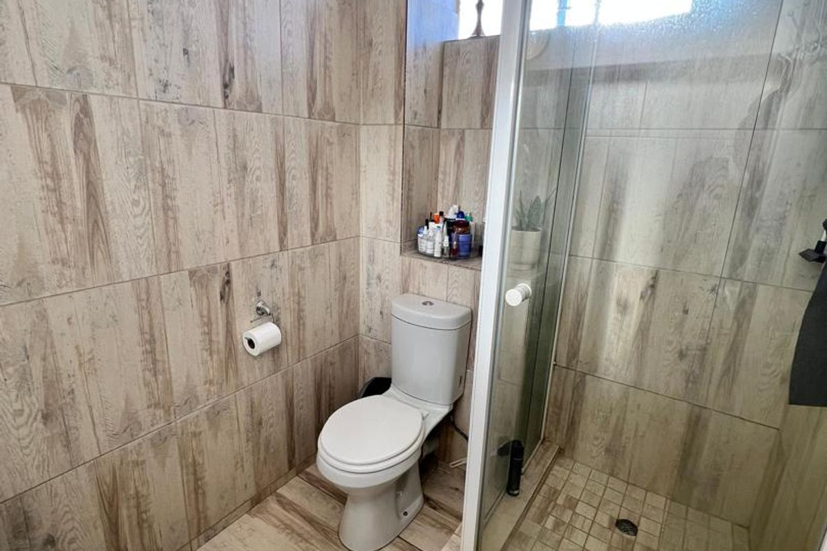 Fully Furnished North Facing Apartment in Secure Windhoek Complex - Photo 4
