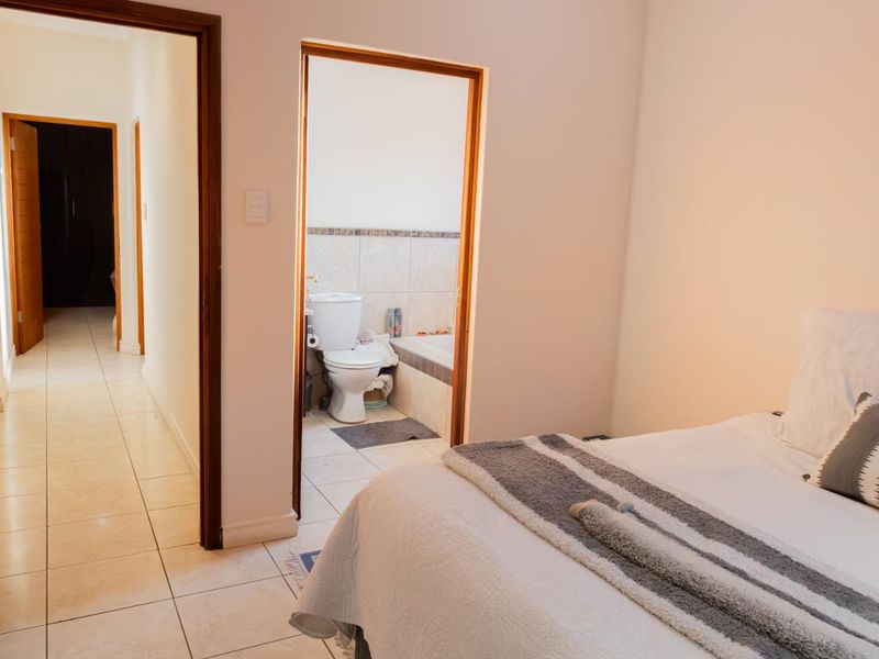 FOR SALE: 2-Bedroom Top Unit in Pretoriuspark - Photo 9