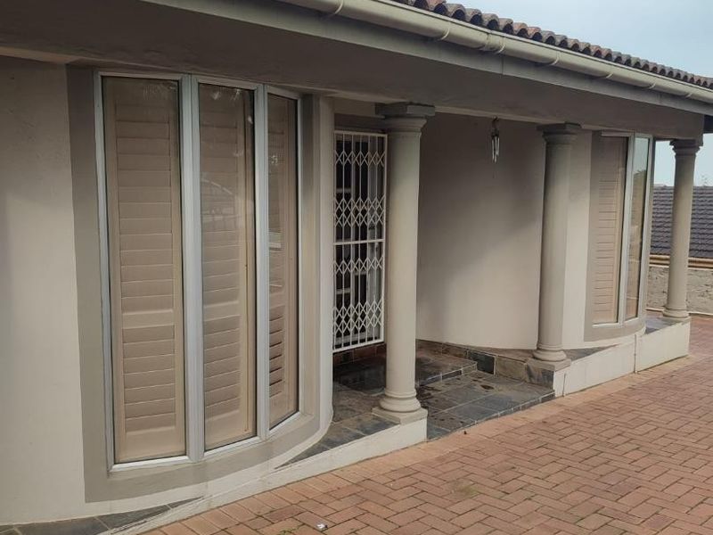 Captivating Charm in Shallcross: Relax, Unwind and Embrace the Endless Possibilities - Photo 2