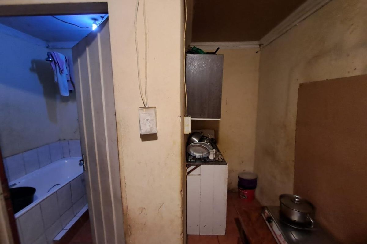 1 Bedroom RDP HOUSE In Olieven Ext 36 - Photo 4