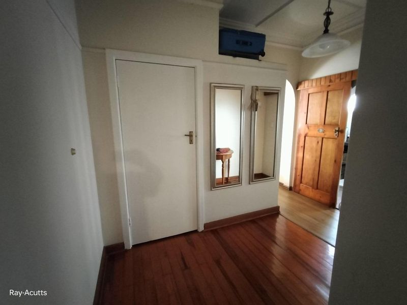 **Spacious Apartment with Stunning Views - Priced at R1,050,000.00** - Photo 7