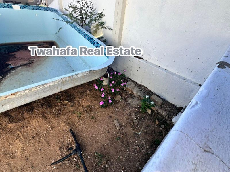 Spacious home - Photo 4