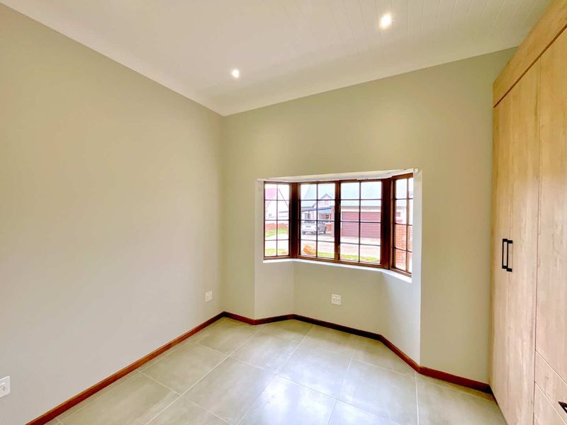 **NEW DEVELOPMENT - 3 Bedroom Townhouses in The Village, Waterlake Farm Estate and Stables – Where Nature Meets Luxury** - Photo 7