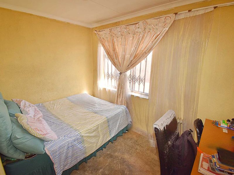 Low Maintenance Facebrick Home - Photo 9