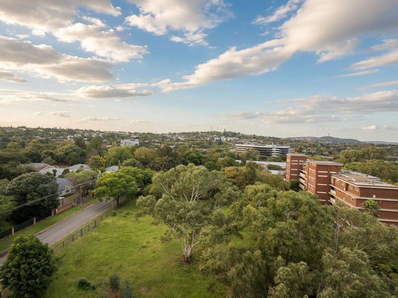 North-Facing 2-Bedroom Apartment with Serene Leafy Views | Flexible Studio + 1-Bed Layout at The Regency - Photo 7
