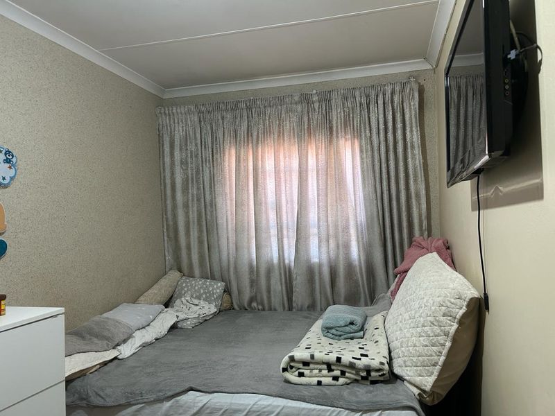 Clayville R 850 000 Home for Sale ! - Photo 10