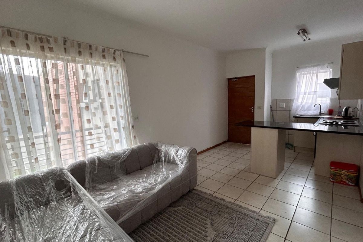 Immaculate 2-Bedroom Apartment at The Wedge, Esther Park - Photo 4