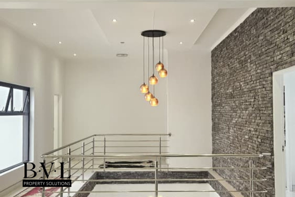 Luxury Living with the Ocean at Your Doorstep - Photo 4