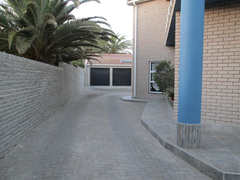 One of a kind! Delight your senses with the detail in this house  Not only provides this house shelter  but is definitely an extension of a family's lifestyle assisting with the venture towards quality of life             nsion of a family's lifestyle - Photo 3