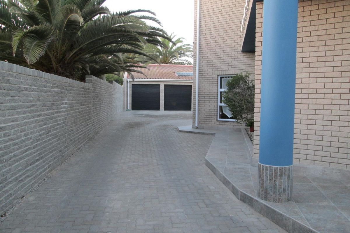 One of a kind! Delight your senses with the detail in this house  Not only provides this house shelter  but is definitely an extension of a family's lifestyle assisting with the venture towards quality of life             nsion of a family's lifestyle - Photo 3