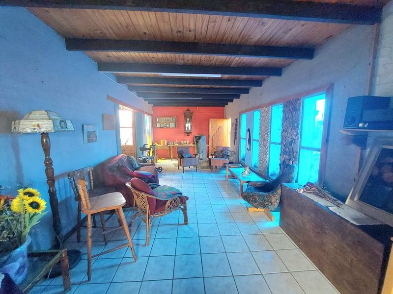 Unique Dream Home: Spacious, Versatile, & Full of Potential - Photo 2