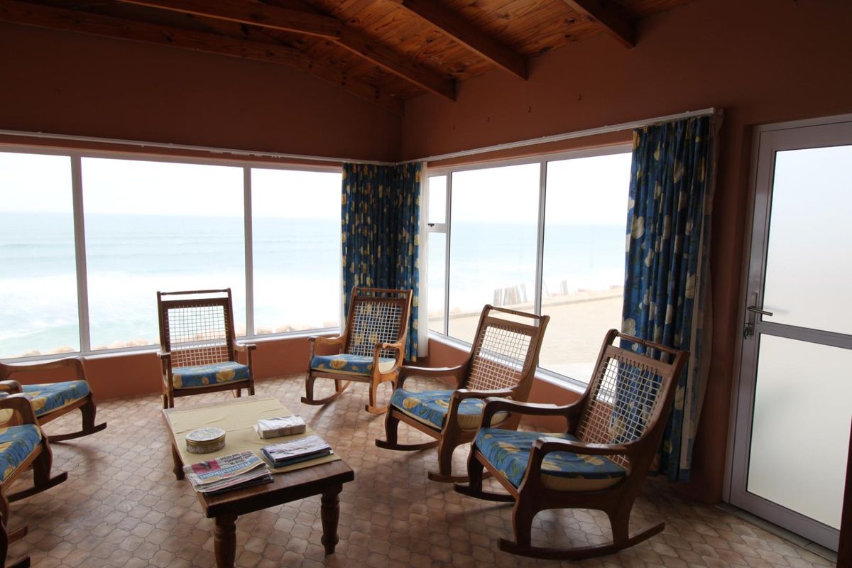 Henties Bay - Prime Location - Photo 5