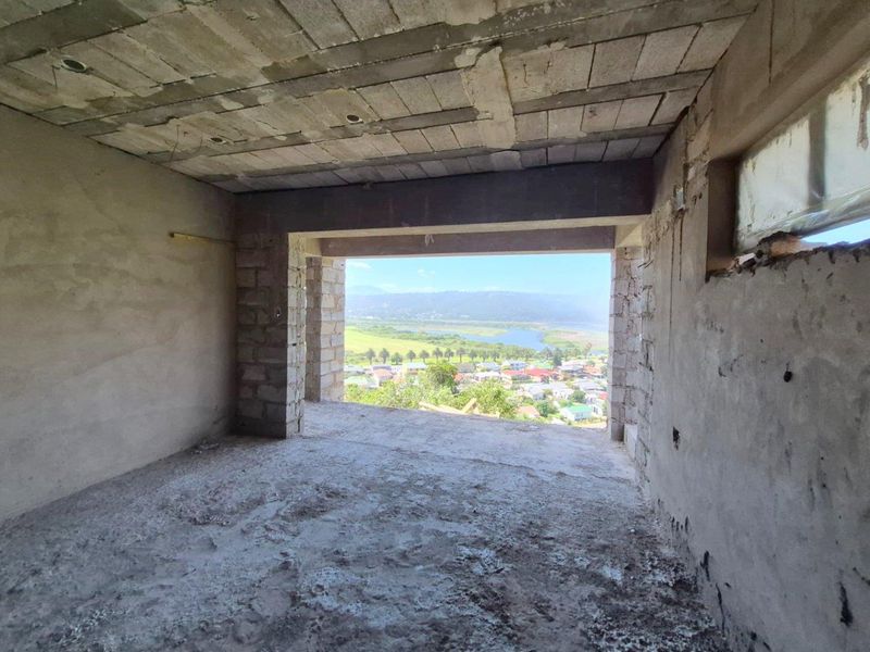 Discover Your 3-Bedroom Dream Home with Stunning Views - Photo 3