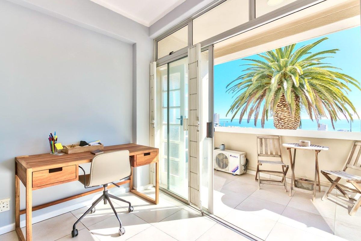 LARGE ONE BEDROOM APARTMENT – FULL SEA VIEWS - Photo 2