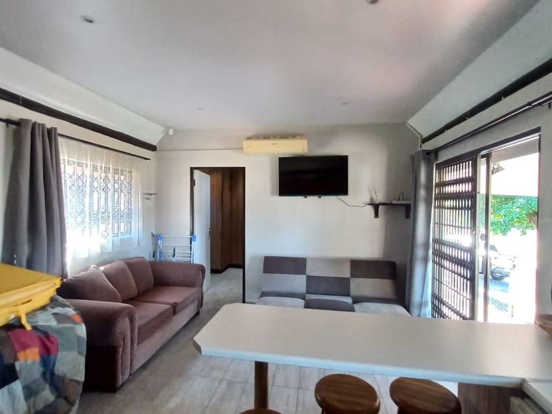 Ultimate Luxury Living: Spectacular Family Retreat with Granny Flat and Resort-Style Amenities - Photo 3